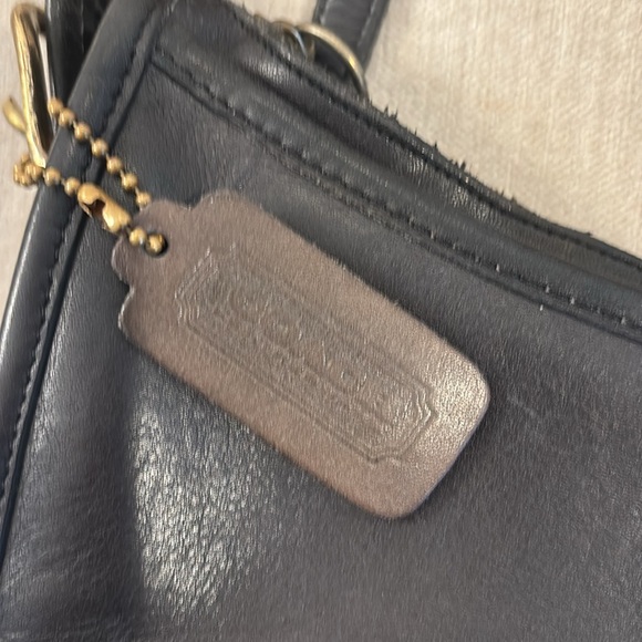 Vintage gorgeous Coach bag with embossed label, original leather tag,zipper pull - Picture 11 of 16